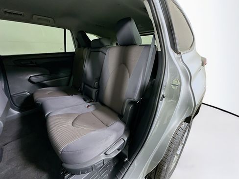 Used 2023 Toyota Highlander LE image 26