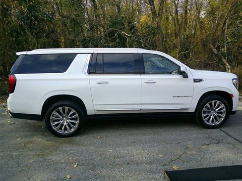 Used 2022 GMC Yukon XL Denali image 6