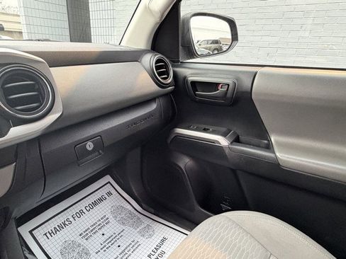 Used 2016 Toyota Tacoma SR5 w/ Exterior Package image 21