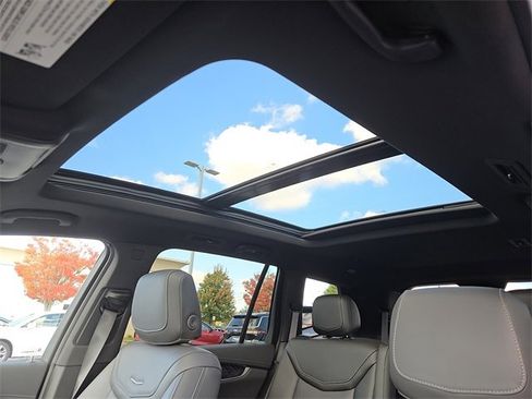 Used 2025 Cadillac XT6 Premium Luxury image 13