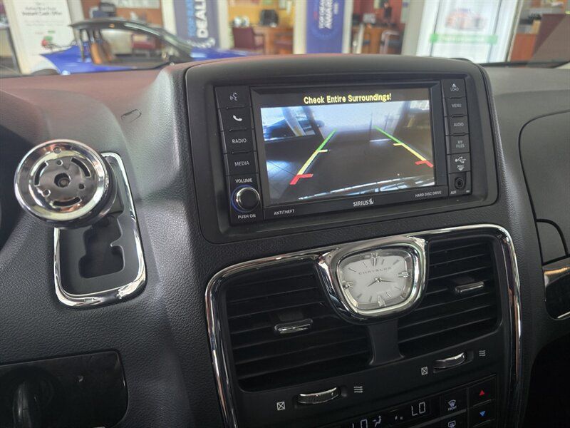 Used 2015 Chrysler Town & Country Touring w/ Driver Convenience Group FWD image 24