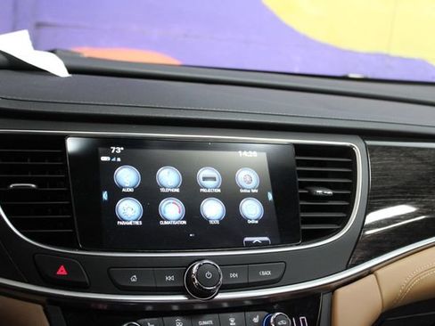 Used 2017 Buick LaCrosse Essence FWD image 18