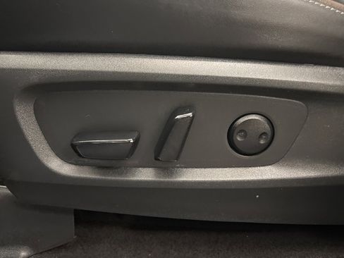 Used 2024 Nissan Pathfinder Platinum w/ Black Appearance Package image 15