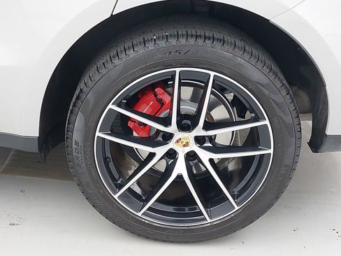 Certified 2024 Porsche Macan S image 35