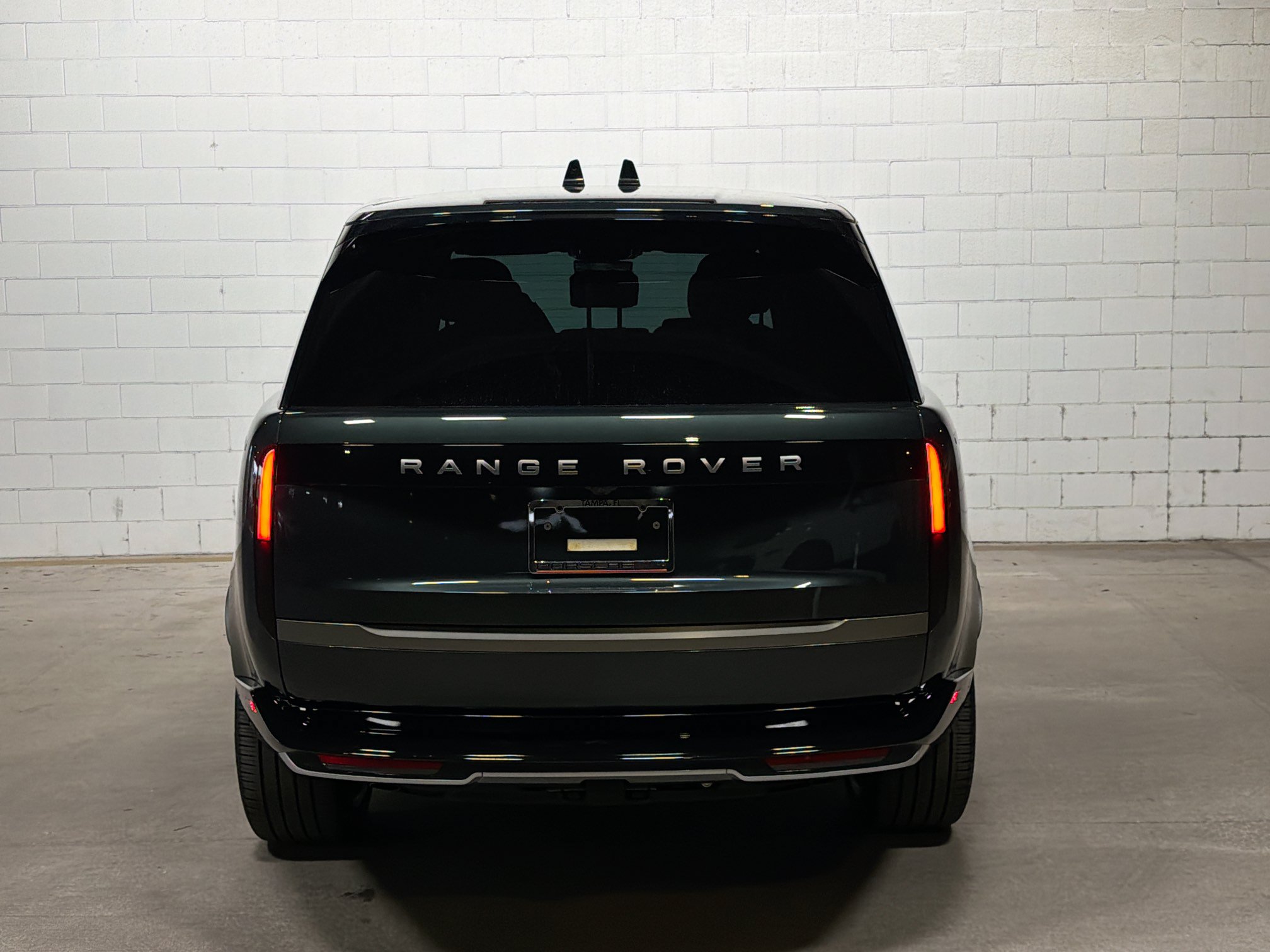 Used 2025 Land Rover Range Rover Long Wheelbase SE AWD/4WD image 8
