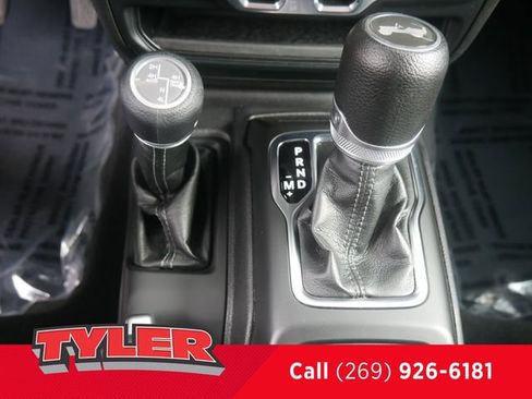 Used 2024 Jeep Wrangler Unlimited AWD/4WD image 31