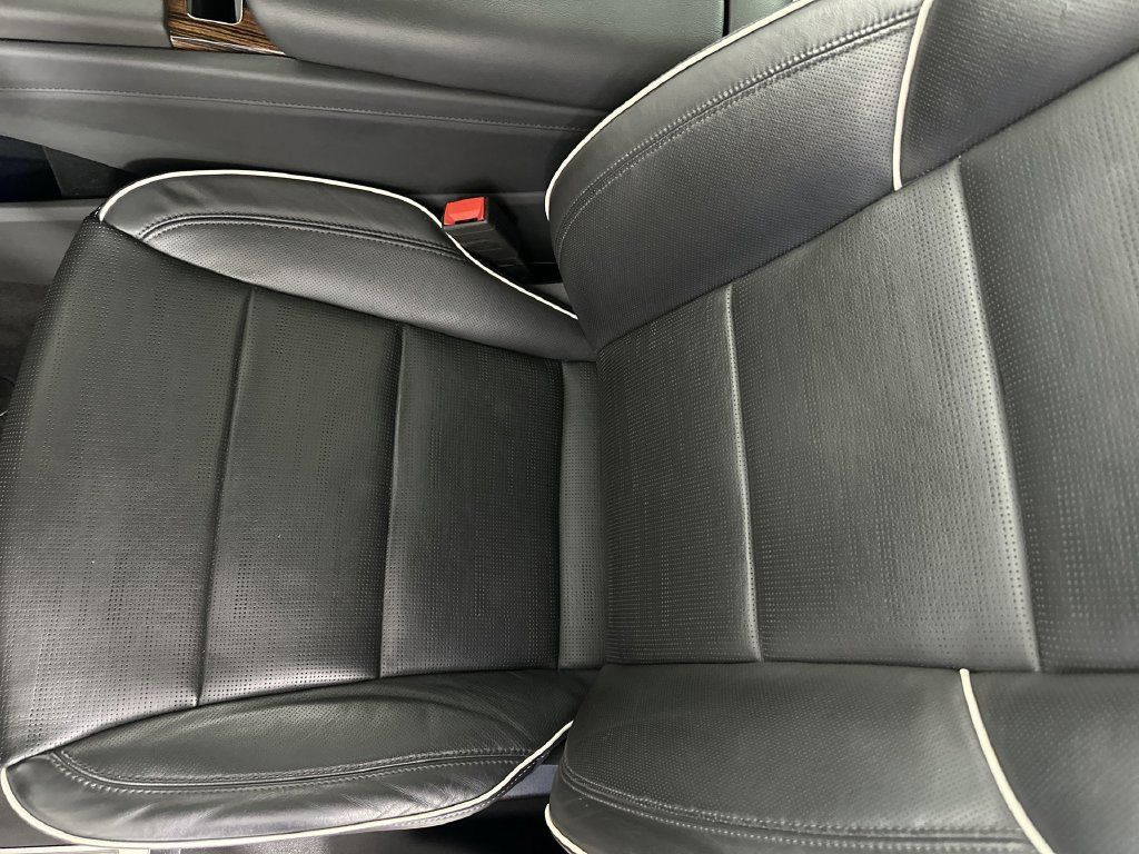 Used 2023 Cadillac Escalade Premium Luxury AWD/4WD image 24