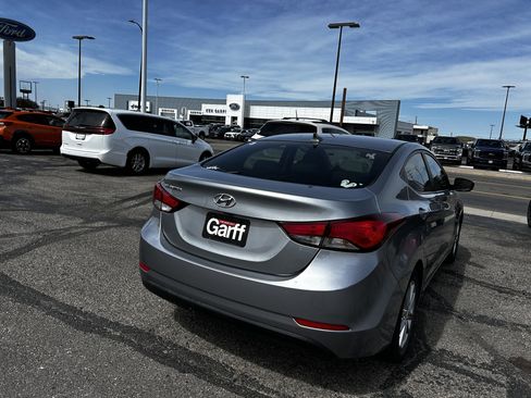 Used 2014 Hyundai Elantra SE w/ Option Group 02 FWD image 5