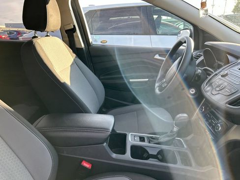 Used 2017 Ford Escape SE w/ SE Cold Weather Package FWD image 10