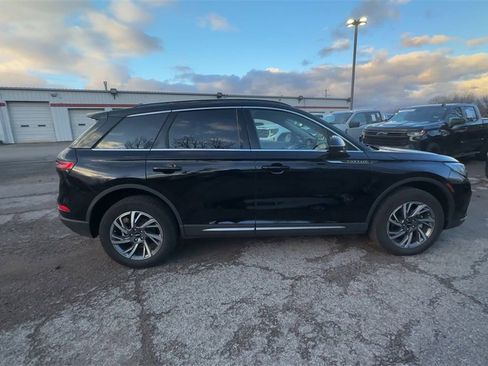 Used 2025 Lincoln Corsair FWD w/ Equipment Group 101A image 9