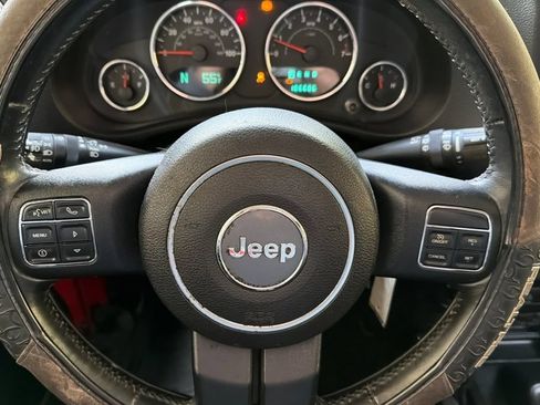 Used 2014 Jeep Wrangler Unlimited Rubicon w/ Connectivity Group AWD/4WD image 22