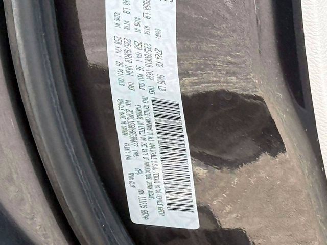 Used 2017 Chrysler Pacifica Limited w/ UConnect Theater Package FWD image 21