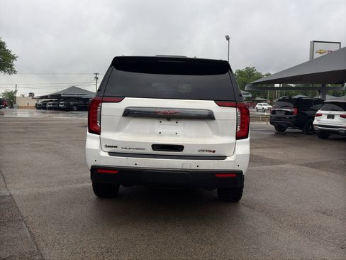 Used 2023 GMC Yukon XL AT4 w/ Technology Package AWD/4WD image 6