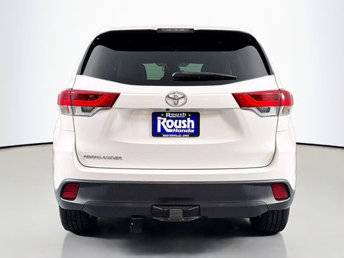 Used 2019 Toyota Highlander LE FWD image 6