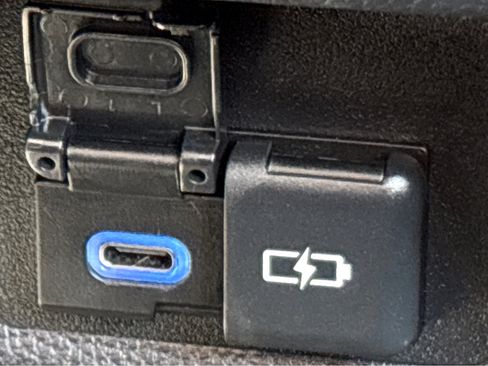 Used 2022 Toyota RAV4 XLE w/ Convenience Package image 29