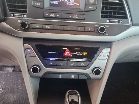 Used 2017 Hyundai Elantra SE FWD image 2