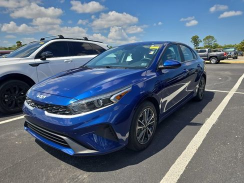 Certified 2022 Kia Forte LXS FWD image 4