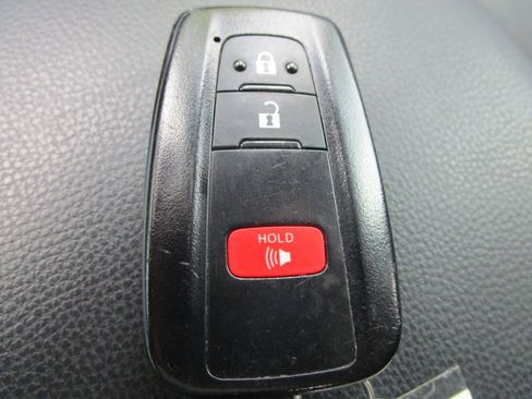 Used 2022 Toyota RAV4 XLE image 40