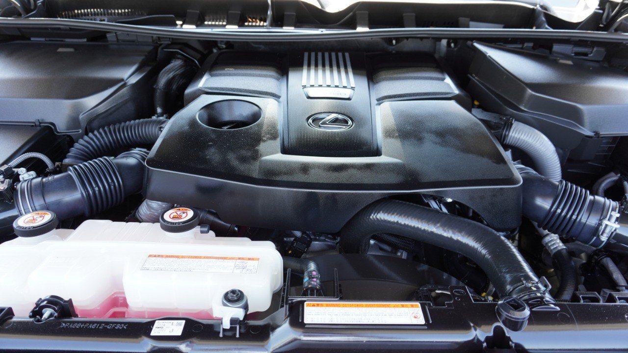 Used 2022 Lexus LX 600 4WD w/ Accessory Package (Z1) image 37