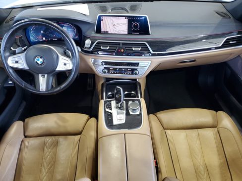 Used 2022 BMW 740i w/ M Sport Package RWD image 10