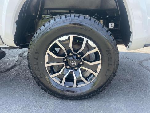 Used 2023 Toyota Tacoma TRD Sport AWD/4WD image 7