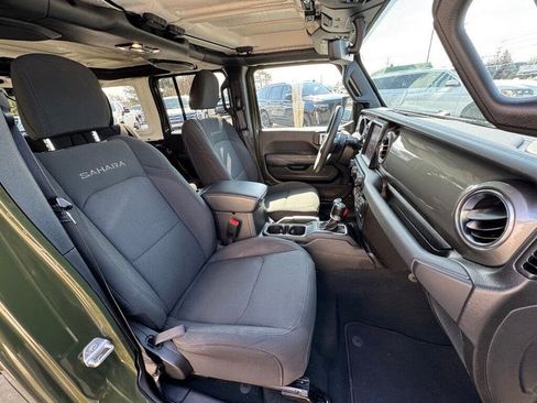 Used 2023 Jeep Wrangler Sahara AWD/4WD image 32