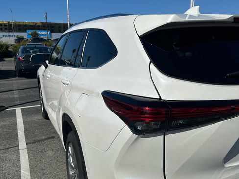 Used 2021 Toyota Highlander Platinum AWD/4WD image 1