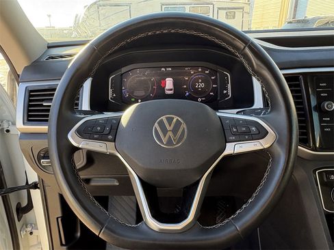 Used 2023 Volkswagen Atlas SE image 16