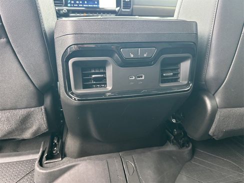 Used 2024 Chevrolet Silverado 2500 ZR2 w/ Technology Package image 23