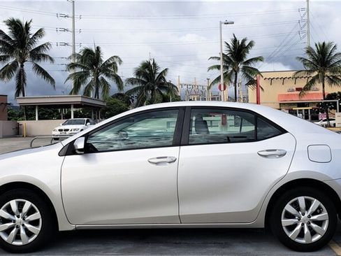 Used 2016 Toyota Corolla LE FWD image 2