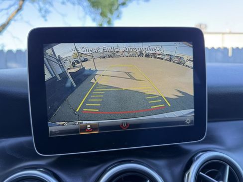 Used 2018 Mercedes-Benz GLA 250 4MATIC image 25