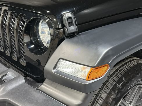 Used 2024 Jeep Wrangler Unlimited Sport AWD/4WD image 7
