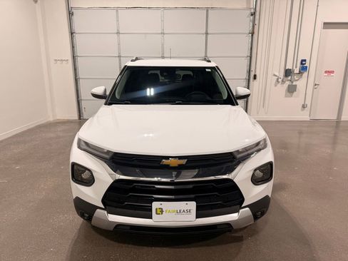 Used 2023 Chevrolet TrailBlazer LT w/ Convenience Package FWD image 2