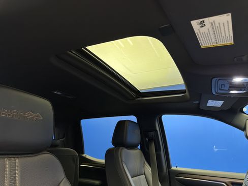 Used 2023 Chevrolet Silverado 1500 High Country w/ High Country Premium Package image 25