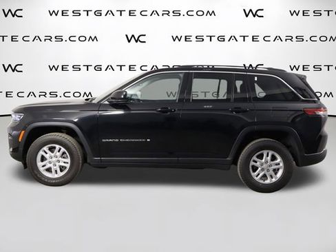 Used 2023 Jeep Grand Cherokee Laredo AWD/4WD image 5