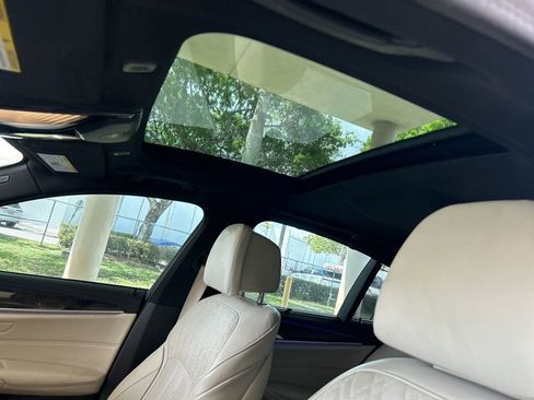 Used 2019 BMW M550i xDrive w/ Dynamic Handling Package AWD/4WD image 17
