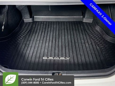 Used 2019 Toyota Camry XLE image 14