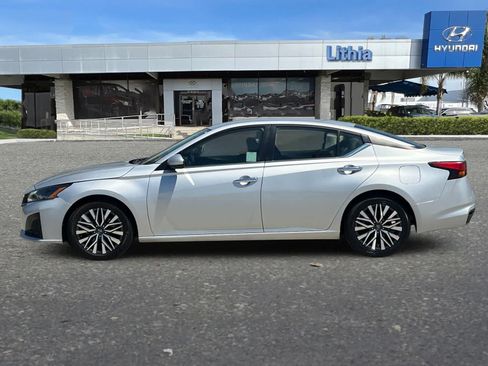 Used 2023 Nissan Altima 2.5 SV FWD image 6