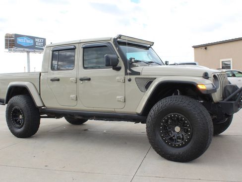 Used 2020 Jeep Gladiator Rubicon image 23