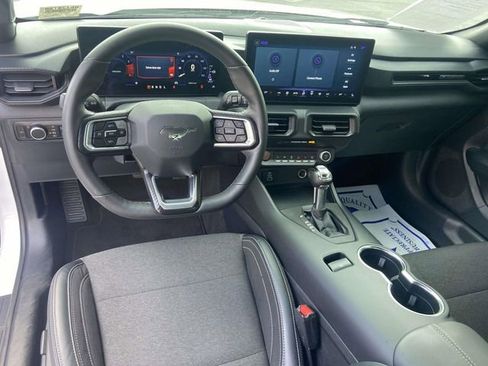 Used 2024 Ford Mustang Coupe image 9
