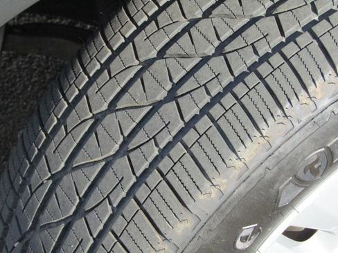 Certified 2018 Ford Explorer XLT w/ Equipment Group 201A image 7