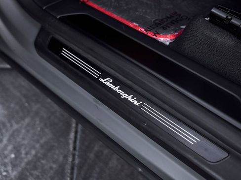 Used 2025 Lamborghini Urus Performante AWD/4WD image 35