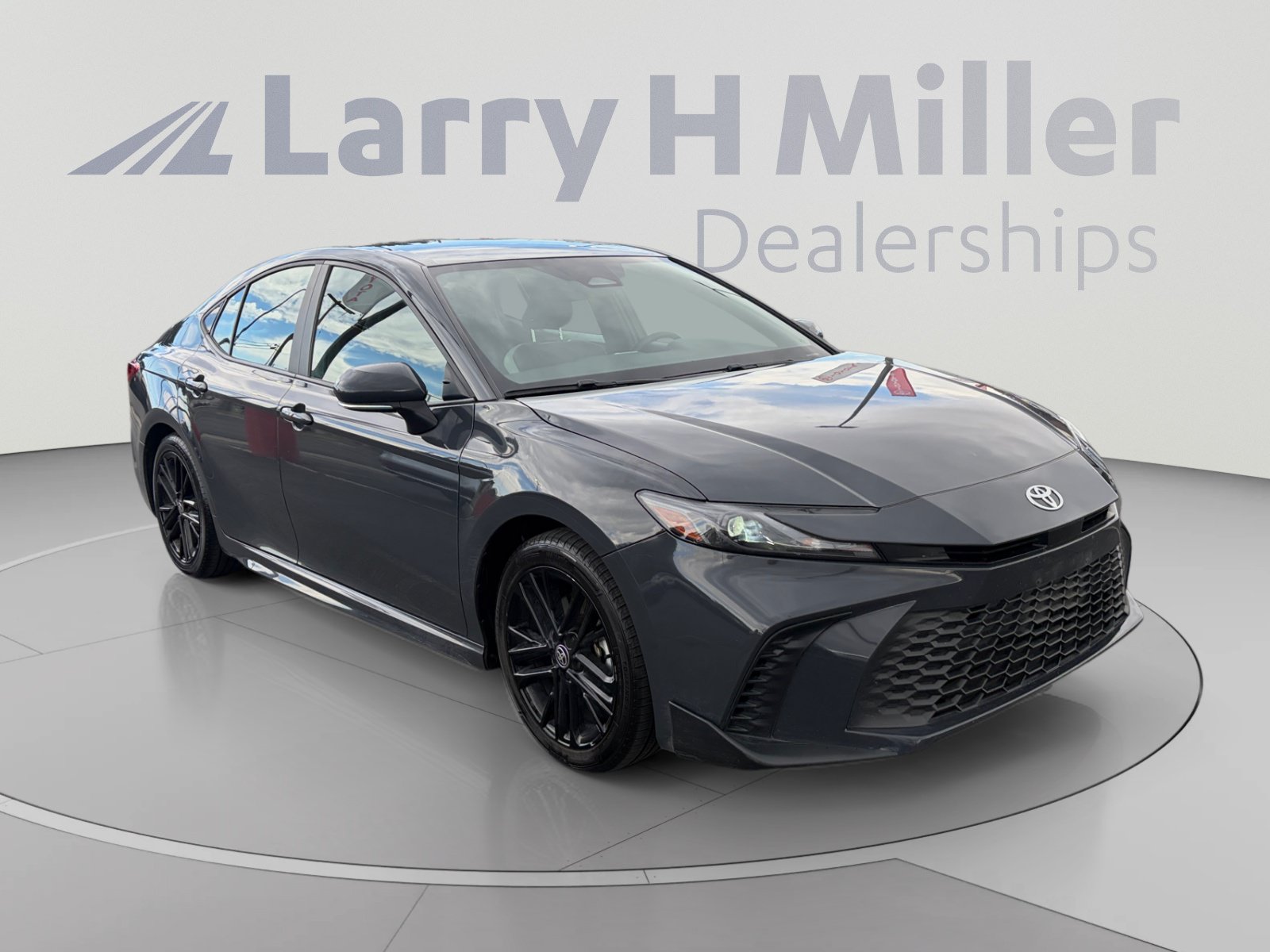 Used 2025 Toyota Camry SE FWD image 7
