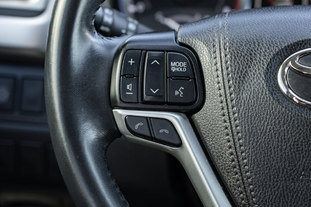 Used 2019 Toyota Highlander XLE AWD/4WD image 14