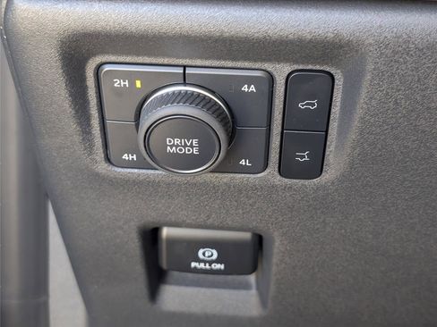 Used 2025 Ford Expedition Platinum image 24