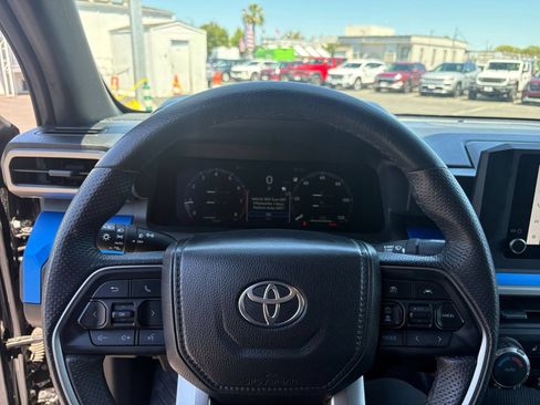 Used 2025 Toyota Tacoma TRD Off-Road AWD/4WD image 28