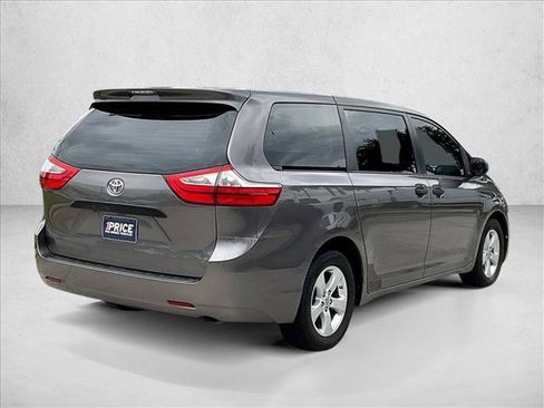 Used 2017 Toyota Sienna L FWD image 2