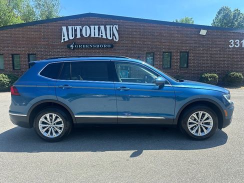 Used 2018 Volkswagen Tiguan SE w/ Panoramic Sunroof Package image 8