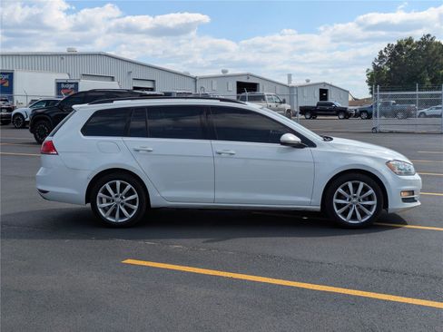 Used 2016 Volkswagen Golf SE w/ Lighting Package FWD image 6
