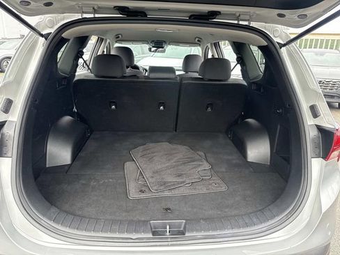 Used 2023 Hyundai Santa Fe SE image 9